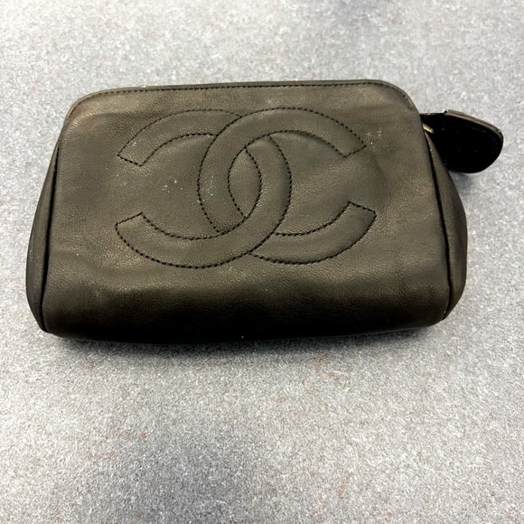 CHANEL Handbags - 💯% CHANEL VINTAGE POUCH